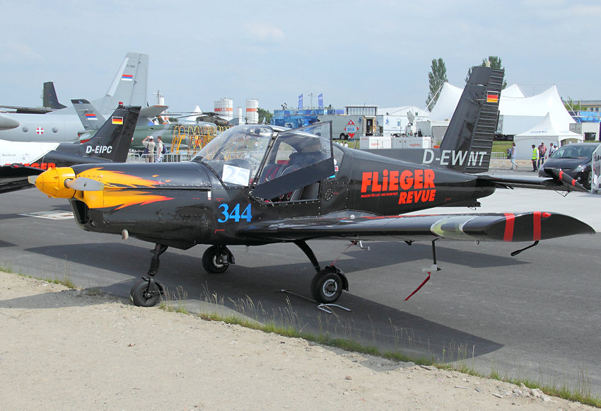 Zlin Z-42 MU: Maschine des FLIEGER REVUE Airshow-Teams "Black Bird"
