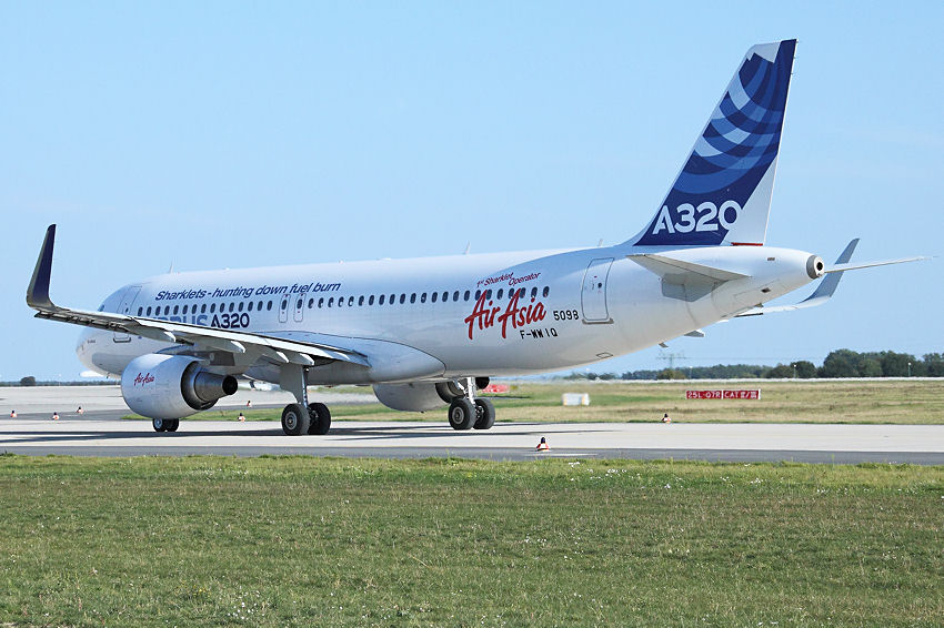 Airbus A320 mit Sharklets: Die „Sharklets“ sind ca. 2,5 Meter hoch und ersetzen die bisherigen Winglets