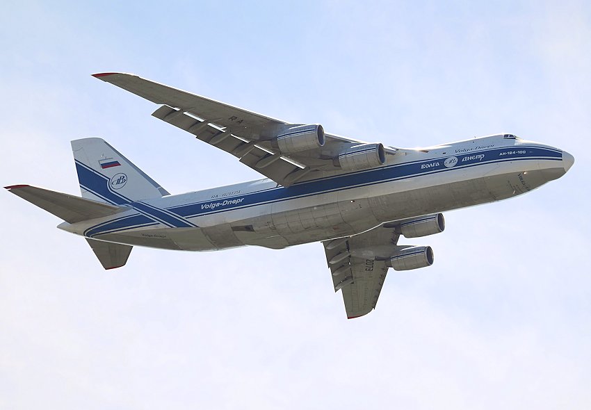 Antonow AN-124-100 Flug