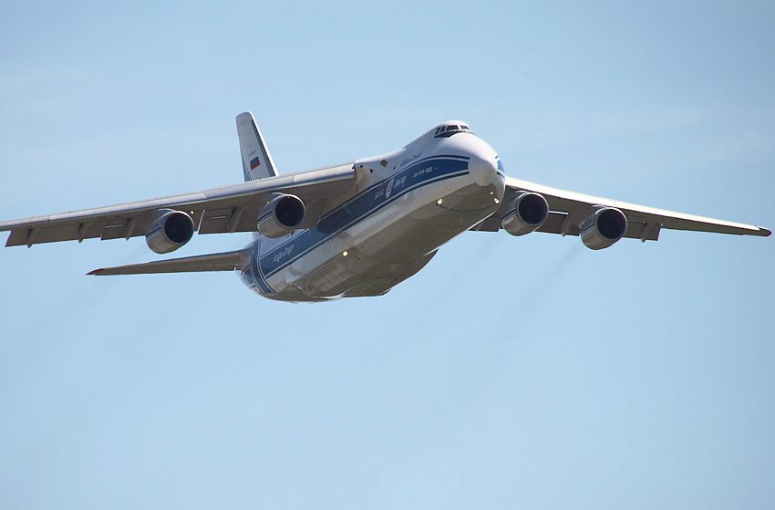 Antonow AN-124 Anflug