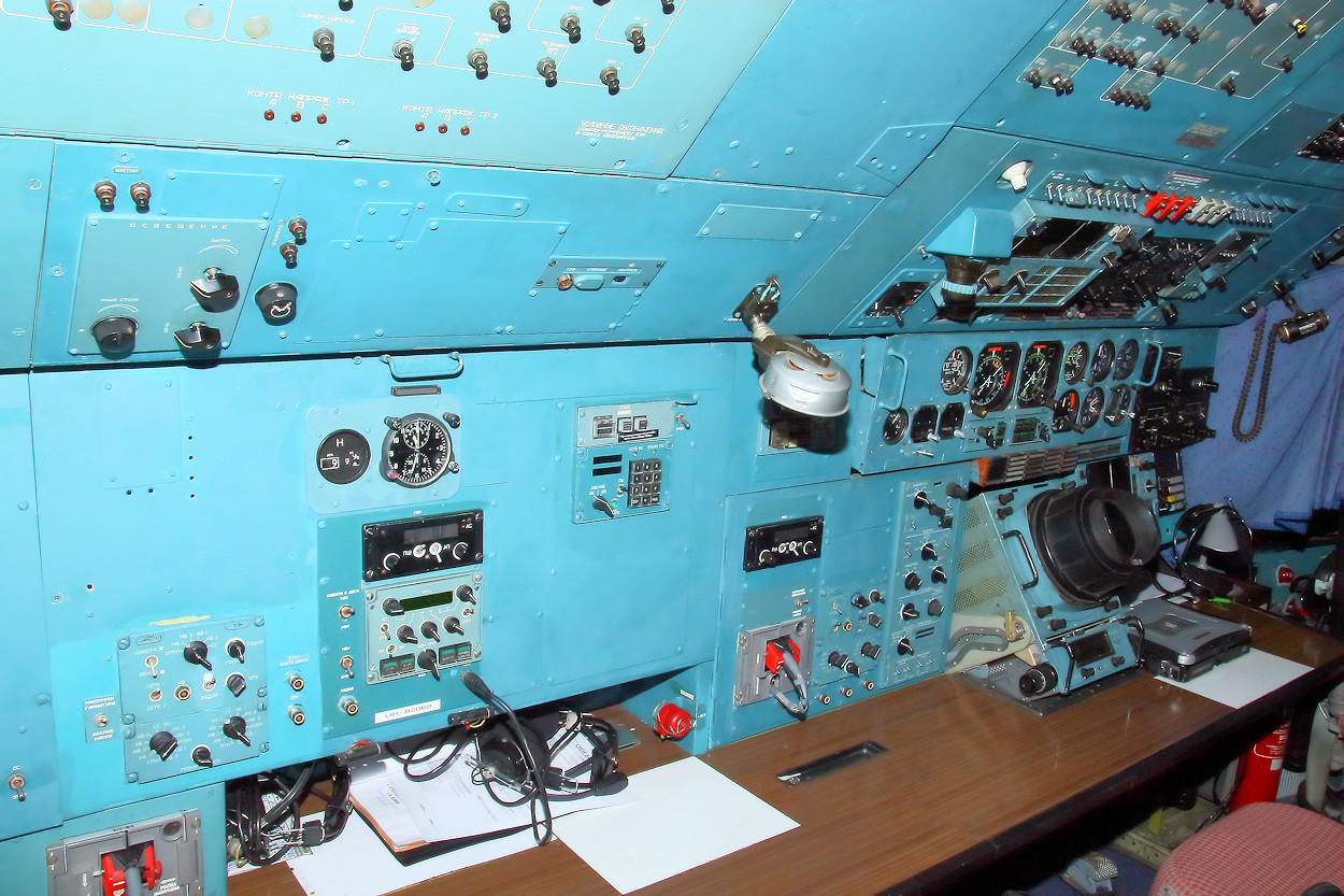 Antonow An-225 Cockpit links