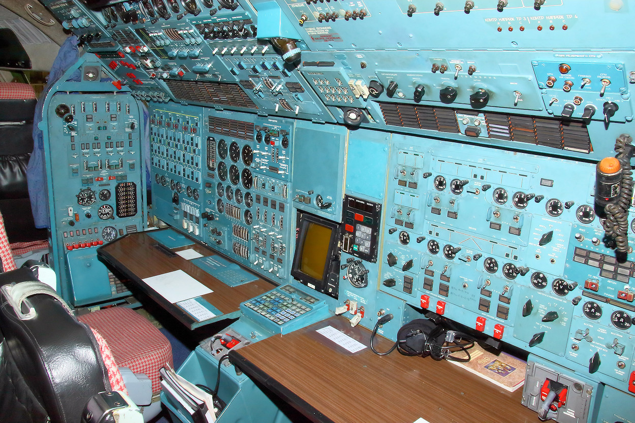 Antonow An-225 Cockpit recht