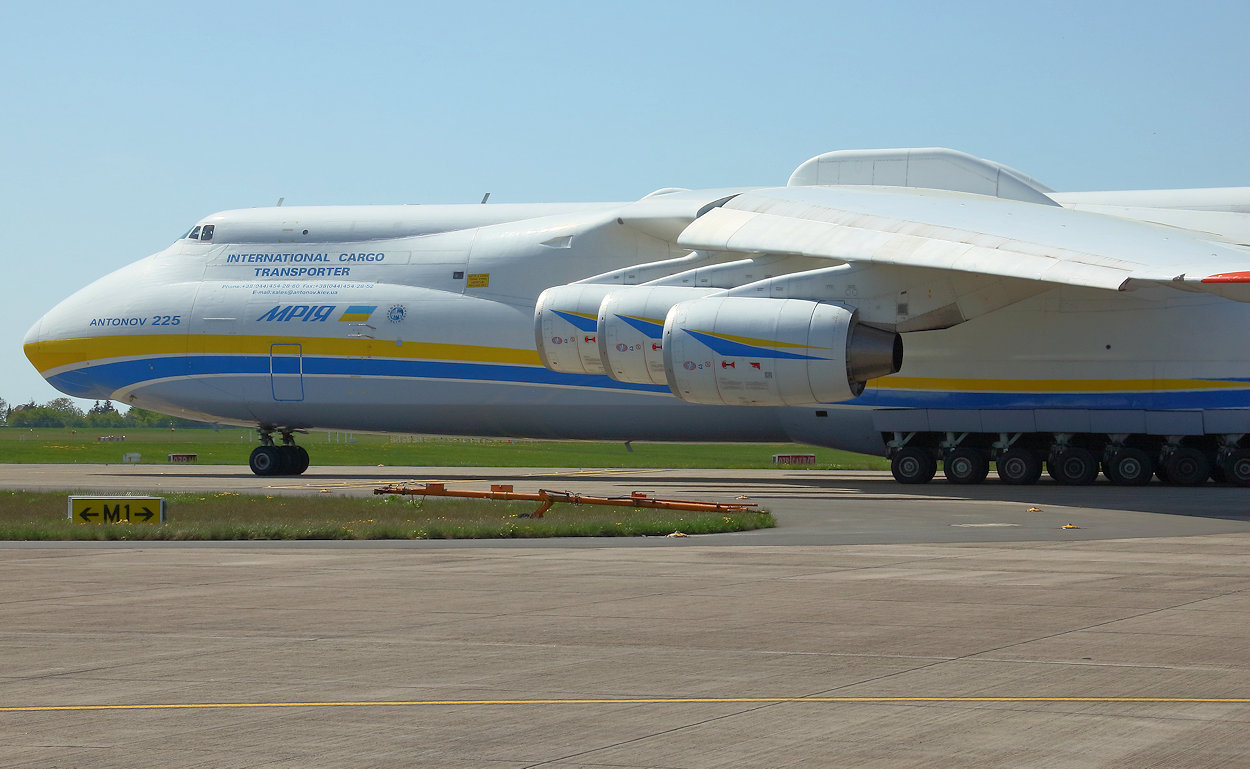 Antonow An-225 Rollfeld Detail
