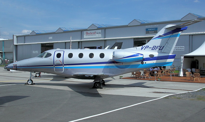 Beechcraft Premier 1A: Businessjet aus kohlefaserverstärktem Epoxidharz mit Bienenwabenstruktur