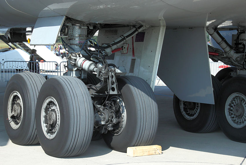 Boeing 747-8 Intercontinental: Fahrwerk
