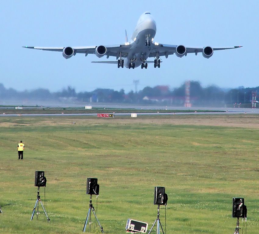 Boeing 747-8 Intercontinental: Start