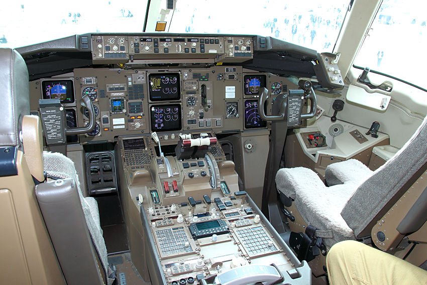 Boeing KC-767 - Cockpit
