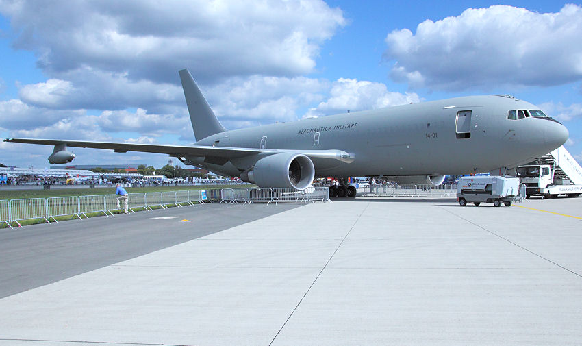 Boeing KC-767 A: Tankflugzeug und Truppentransporter der U.S. Air Force (hier: Italian Air Force)