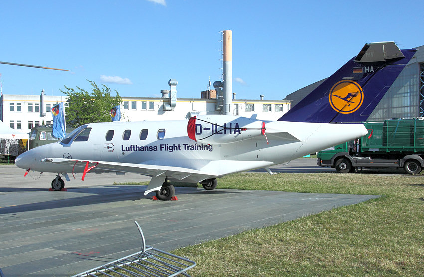 Cessna Citation CJ1+: Schulungsflugzeug zur Ausbildung künftiger Piloten der Luftwaffe. Das Training führt die „Lufthansa Flight Training" im Auftrag der Bundeswehr durch.