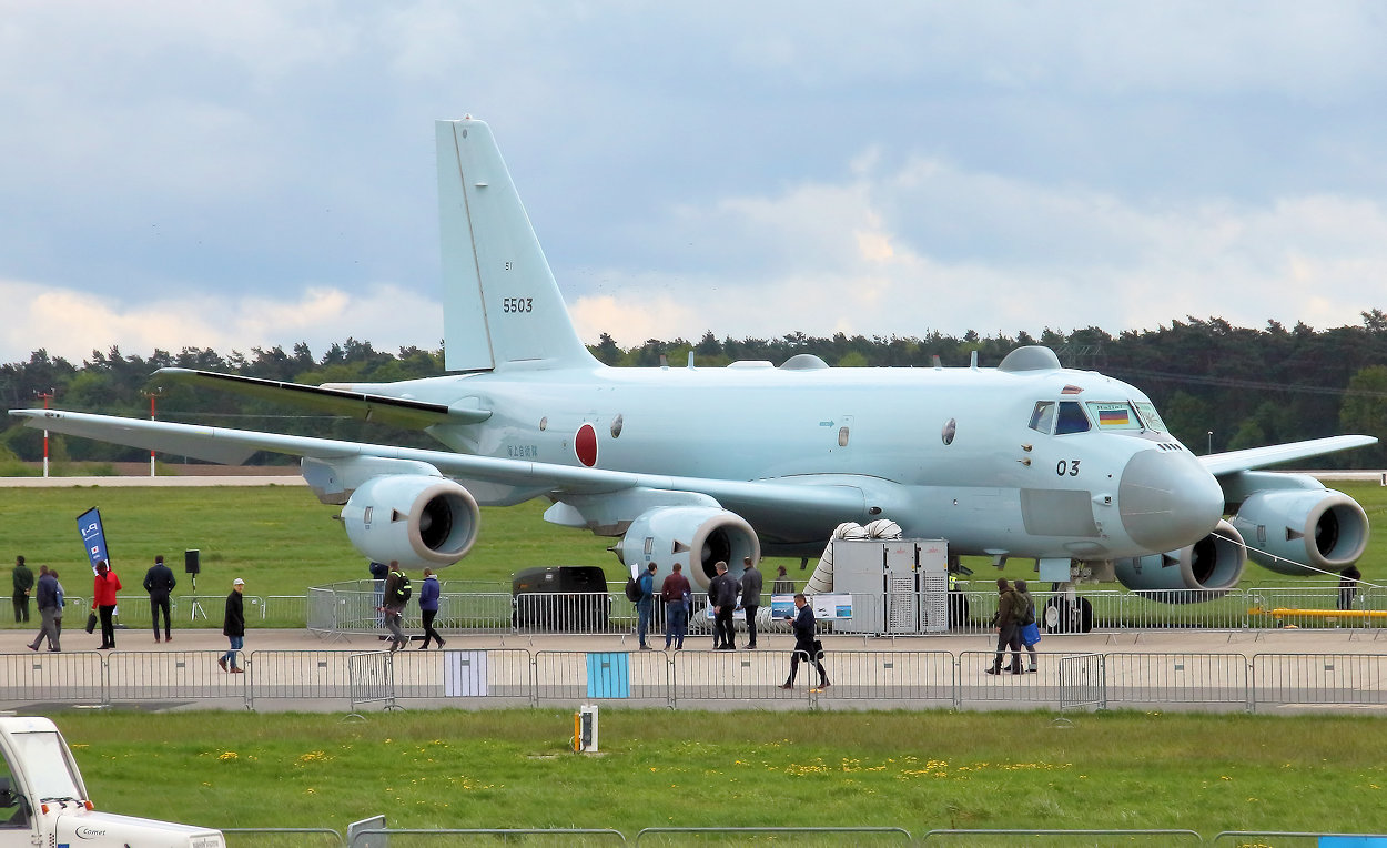Kawasaki P-1 - Vorfeld