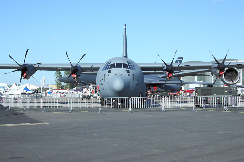 Lockheed C-130 Hercules: militärisches Transportflugzeug der USA