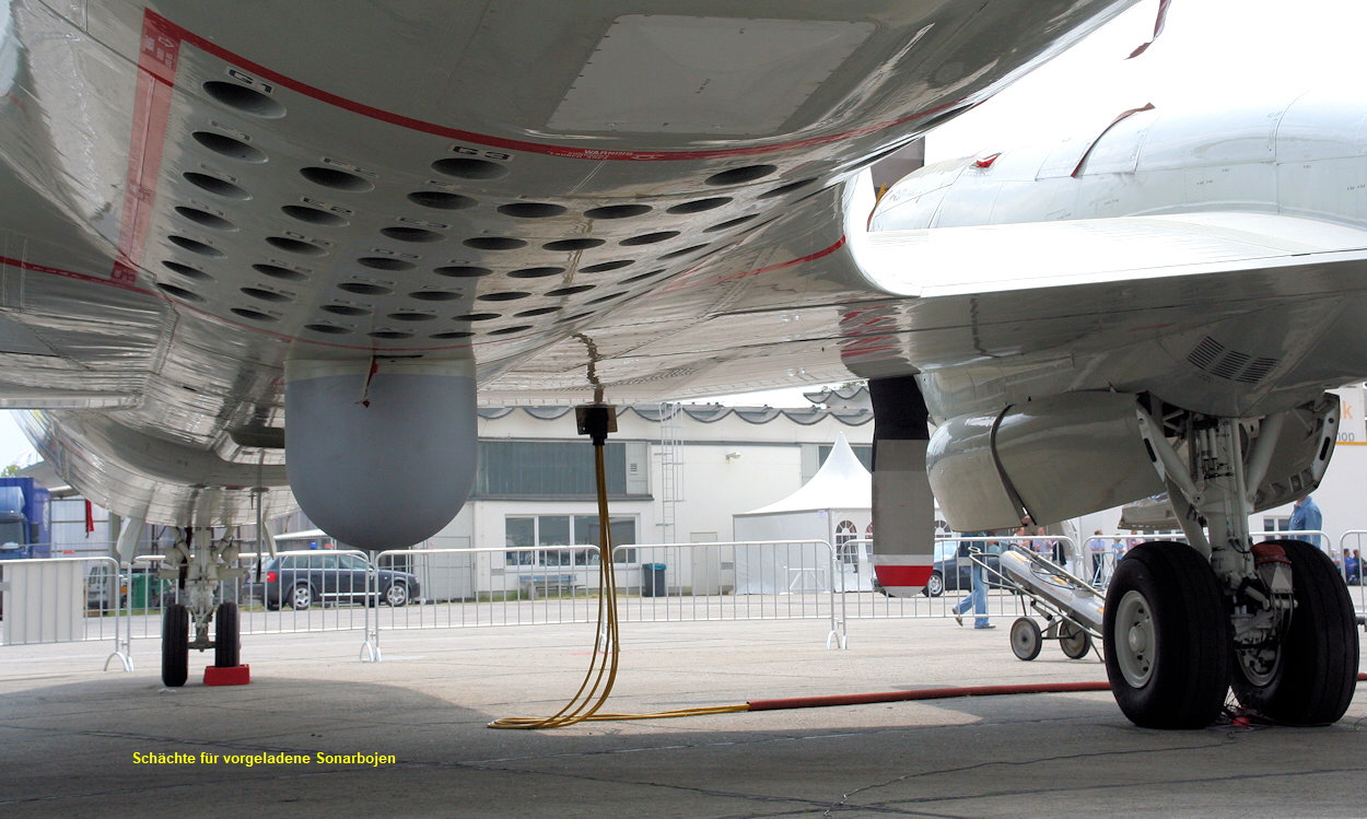 Lockheed P-3 - Sonar-Abwurfschächte