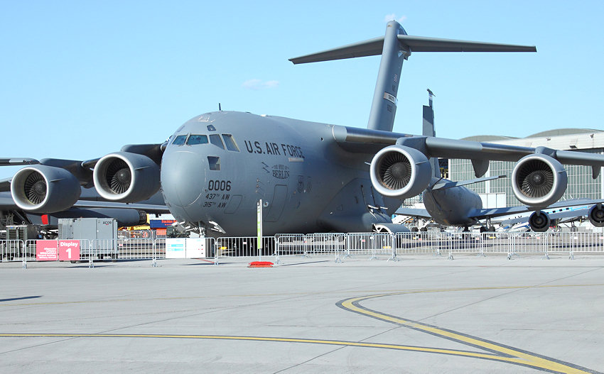 McDonnell Douglas C-17 Globemaster III: militärisches Transportflugzeug für große Lasten oder Truppen