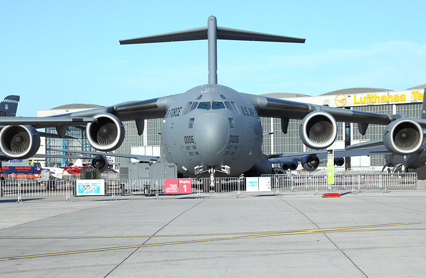 McDonnell Douglas C-17: Transportflugzeug