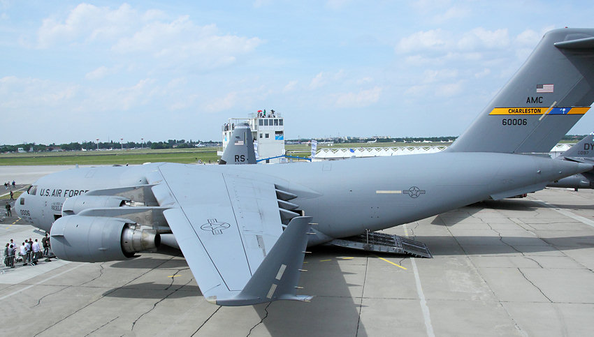 McDonnell Douglas C-17: Transportflugzeug für große Lasten oder Truppen