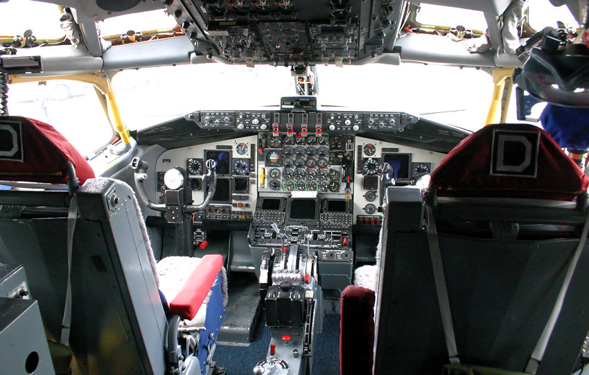 KC-135 Stratotanker - Cockpit