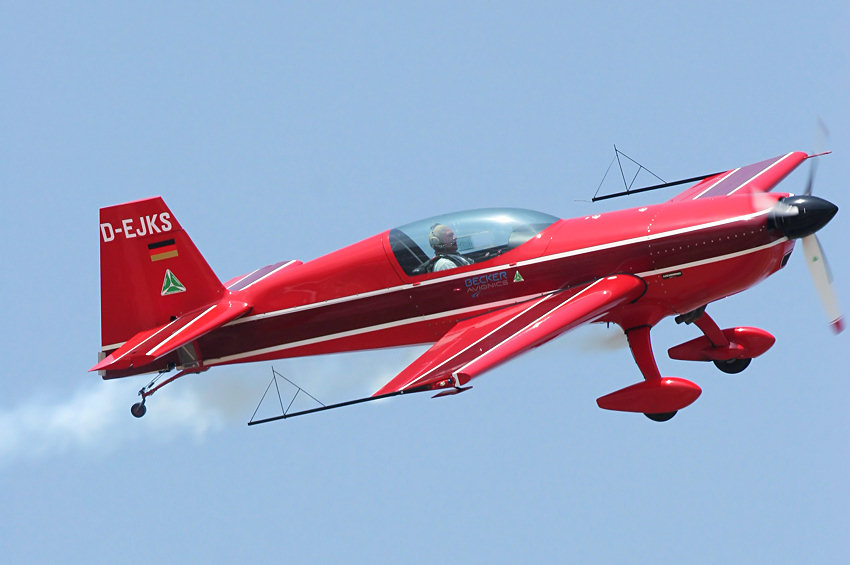 Extra 300 S - Klaus Schrodt