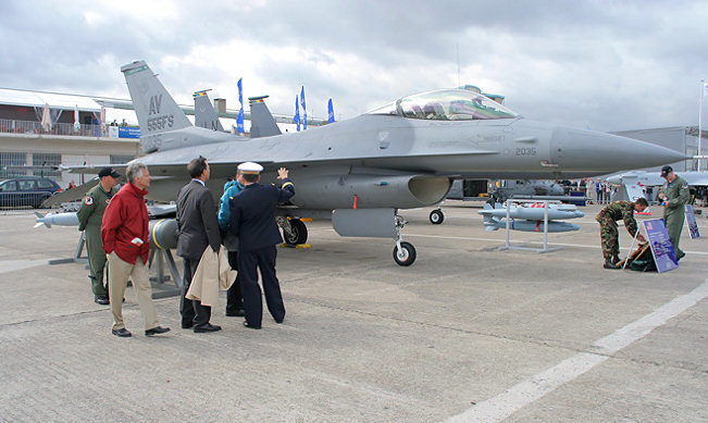 Lockheed Martin F-16 Fighting Falcon