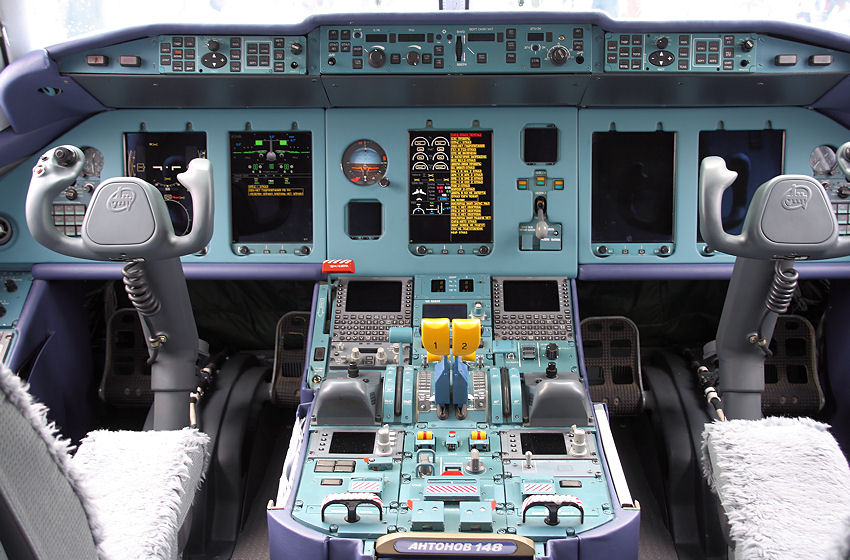 Antonow 148: Passagierflugzeug als mittelgroßer Hochdecker mit modernster Elektronik