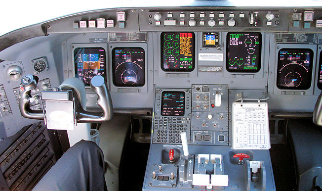 Bombardier CRJ 900 - Cockpit