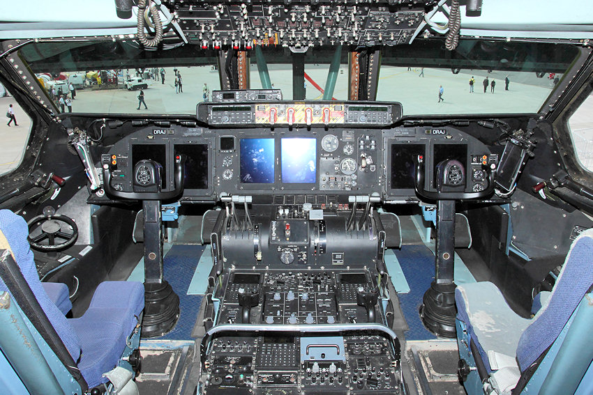 Lockheed C-5 - Cockpit
