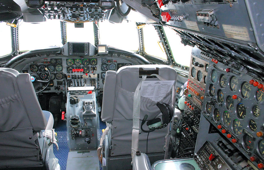 Lockheed L-1049 Super Constellation: Cockpitansicht