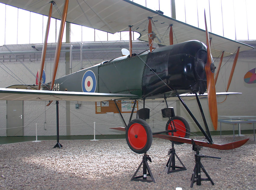 AVRO 504: Aufklärungs-, Schulflugzeug und leichter Bomber von 1913