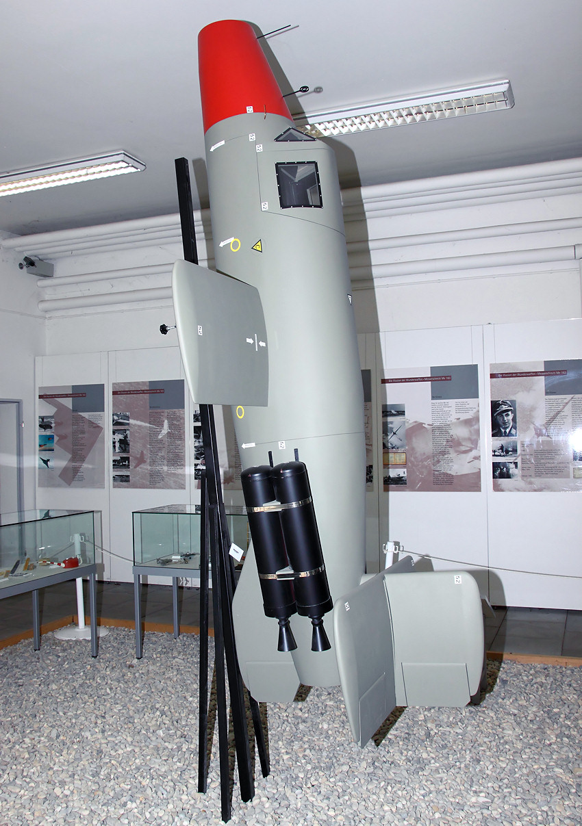 Bachem Ba 349 Natter: senkrecht startendes bemannte Raketen-Flugzeug mit Raketengeschossen