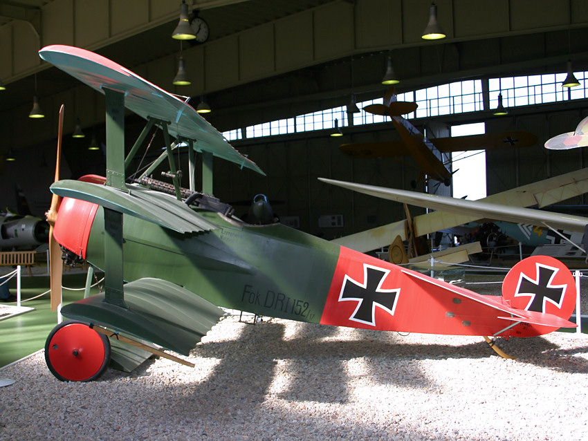 Fokker Dr I:  Jagdflugzeug von 1917 als Dreidecker des "Roten Baron" Manfred von Richthofen