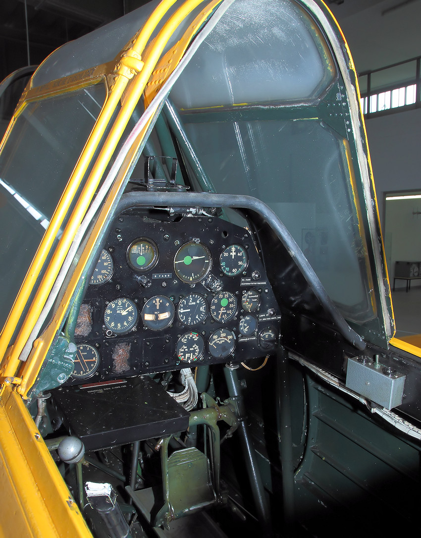 CCF Harvard Cockpit hinten