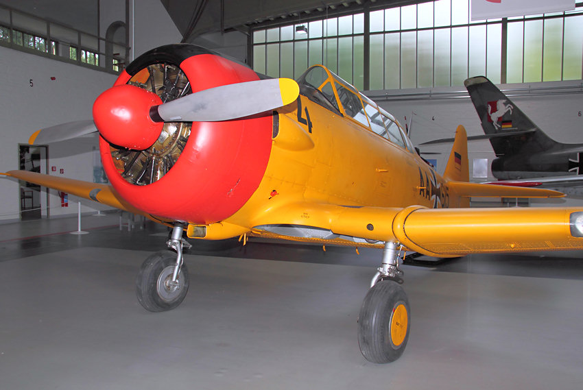 North American CCF Harvard Mk.4: einmotoriges Trainingsflugzeug von 1938