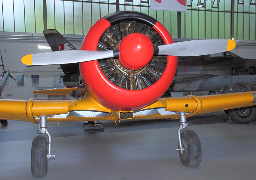 North American CCF Harvard Mk.4: einmotoriges militärisches Trainingsflugzeug von 1938