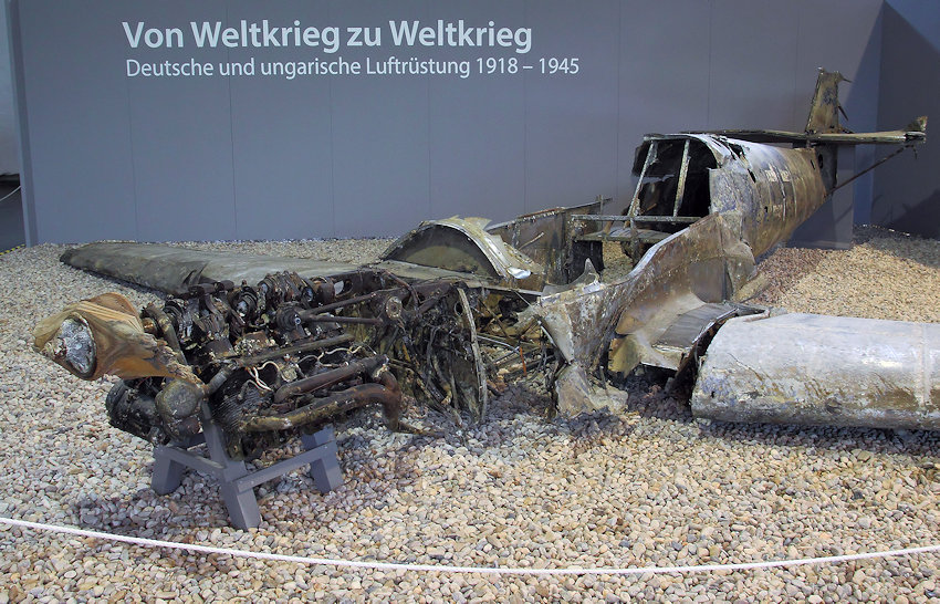 Die Messerschmitt Bf 108 (DH+DE) war ein unbewaffnetes, schnelles Verbindungsflugzeug