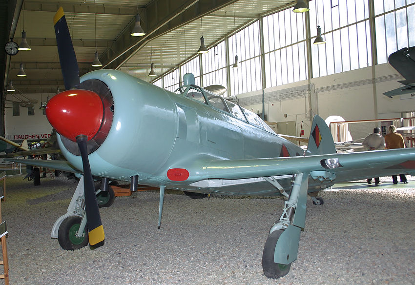 YAK-11, Yakovlev: russisches Trainingsflugzeug