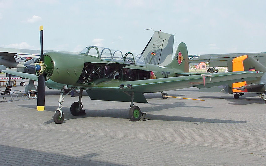 YAK-18A: diese Yak ist eine von vielen Untervarianten der Ursprungsversion UT-2M
