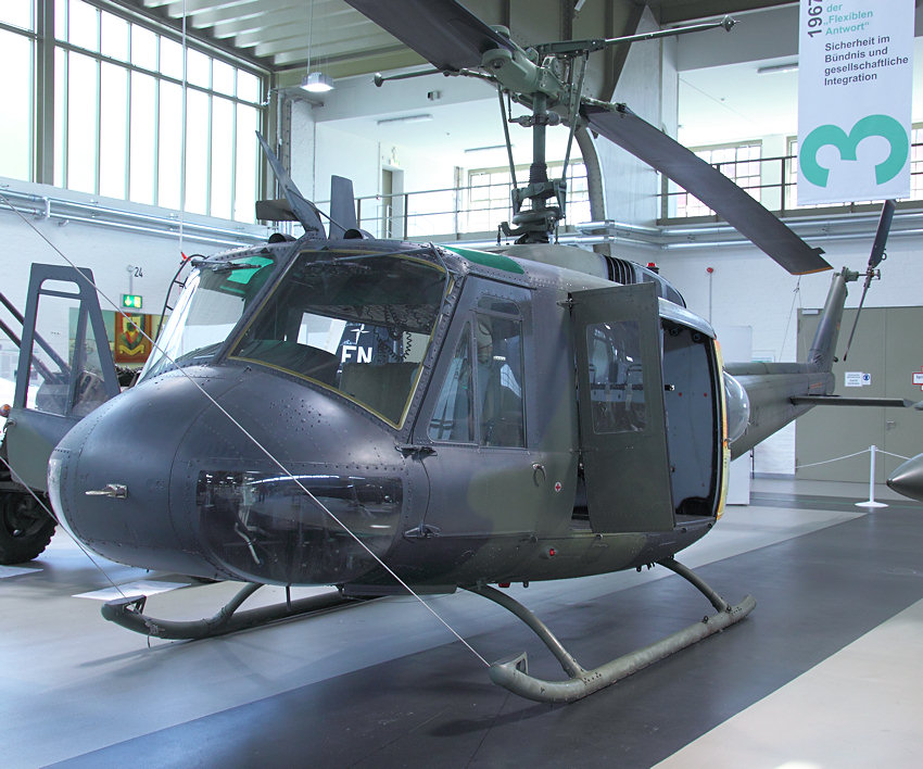 Bell UH-1 D - Halle