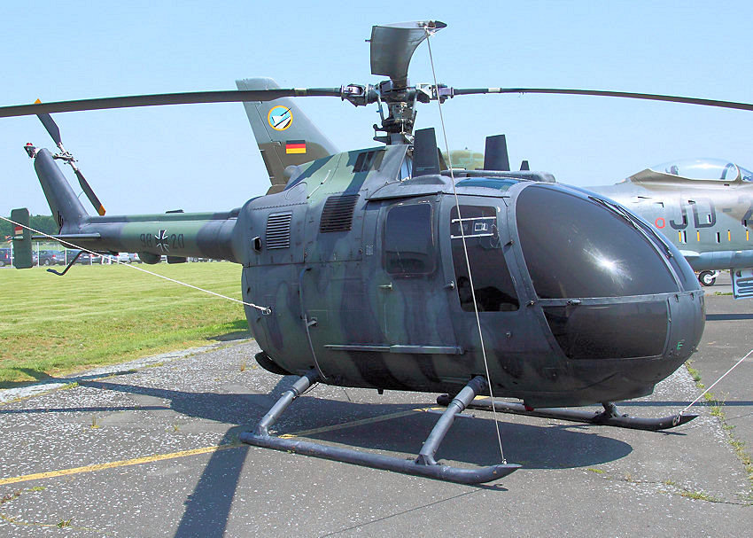 MBB BO 105M: erster Hubschrauber mit starrem, gelenklosen Rotorsystem, das einen Looping ermöglicht