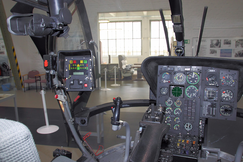 Bölkow Bo 105 - Cockpit