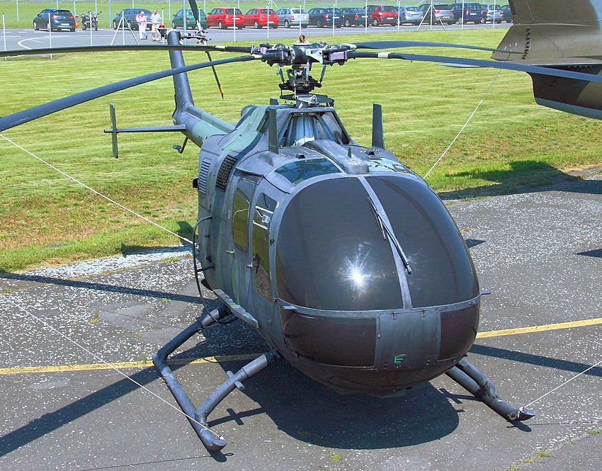 MBB BO 105M: erster Hubschrauber mit starrem, gelenklosen Rotorsystem, das einen Looping ermöglicht