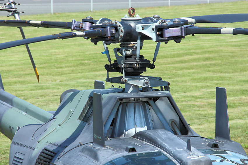 MBB BO 105M: erster Hubschrauber mit starrem, gelenklosen Rotorsystem, das einen Looping ermöglicht