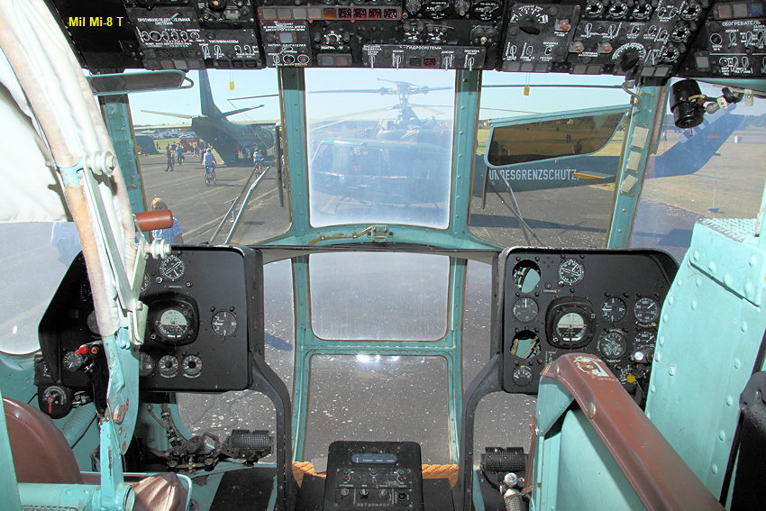 Mil Mi-8 T - Cockpit