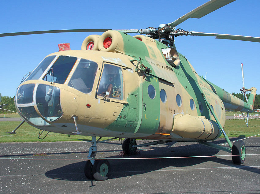 Mil Mi-8 T: Mehrzwecktransporthubschrauber mit 2 Turbinentriebwerken und Heckladetor