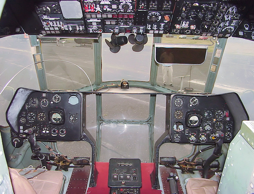 Mil Mi-9 - Cockpit