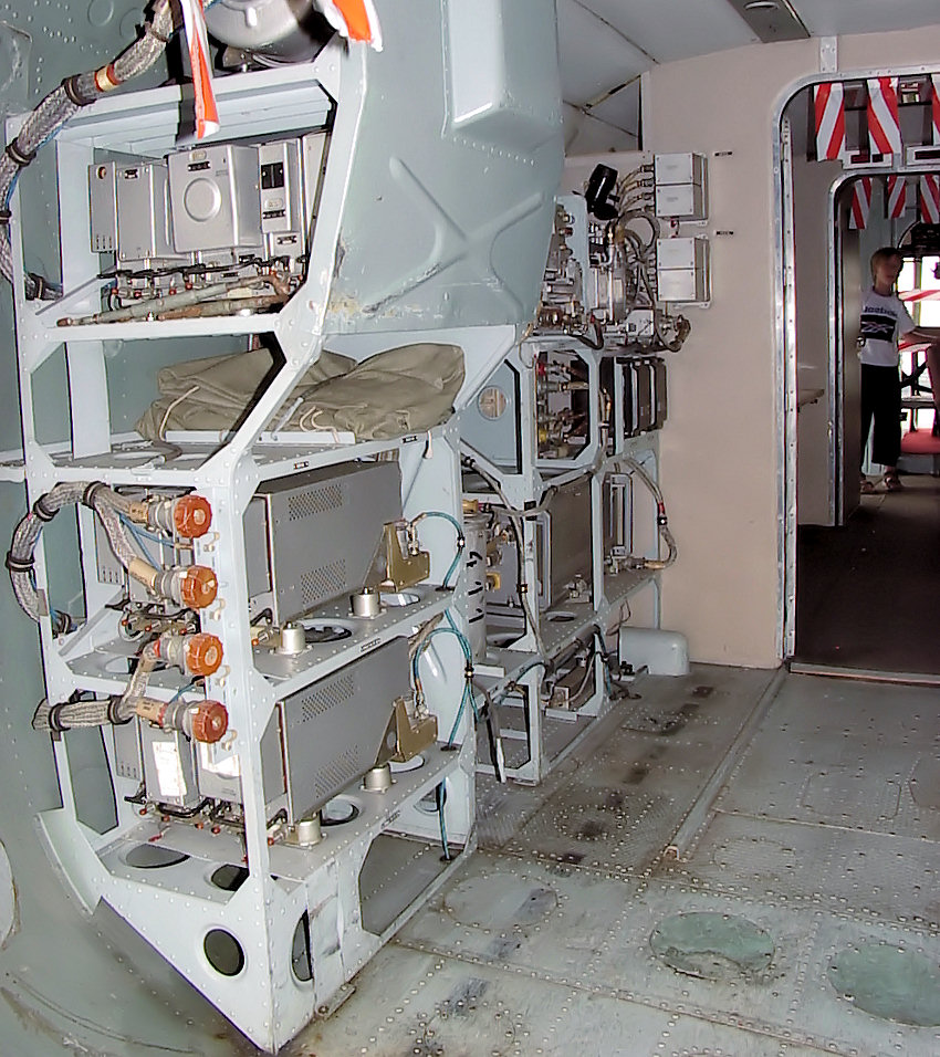 Mil Mi-9 - Geräteschrank