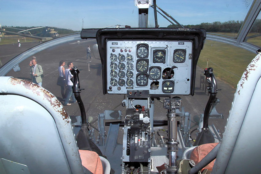 Vertol H-21 - Cockpit