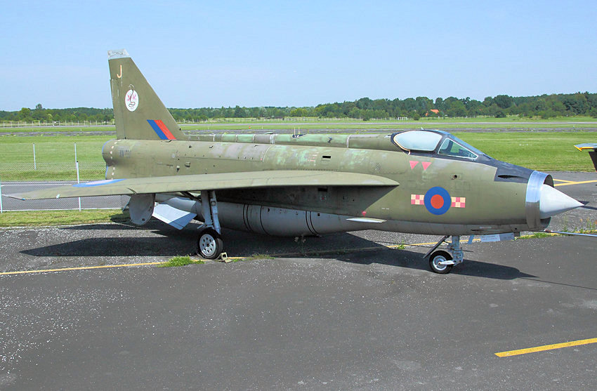 English Electric (BAC) Lightning F Mk.2A:  Allwetter-Abfangjagdflugzeug von 1954 flog schon 2.044 km/h