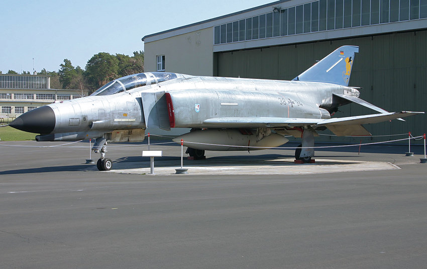 F-4F Phantom II: Kampfflugzeug der Luftwaffe, Erstflug 1958