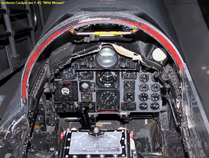 vorderes Cockpit der F-4G Wild Weasel