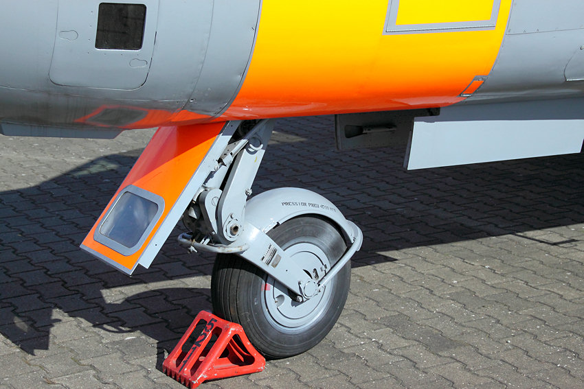 Meteor NF-11 - Fahrwerk