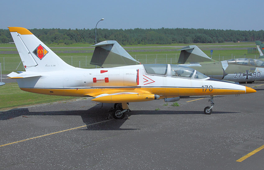 Aero Let L-39 V Albatros: Schleppflugzeug und Trainingflugzeug